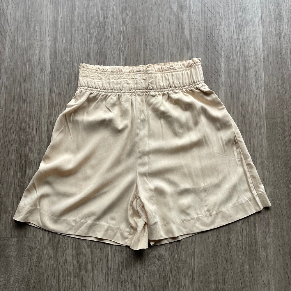 H&M High Waisted Flowy Shorts